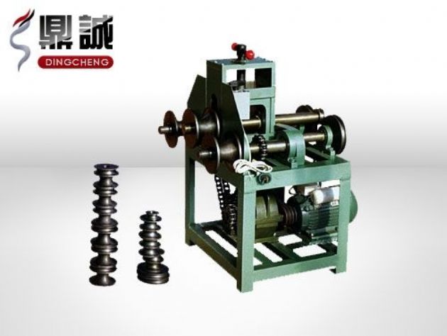 點擊查看詳細信息<br>標題：立式多功能滾動式彎管機 閱讀次數：5161